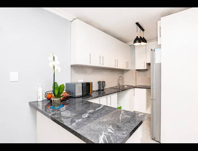2 BEDROOM APARTMENT FOR SALE IN ESSENWOOD